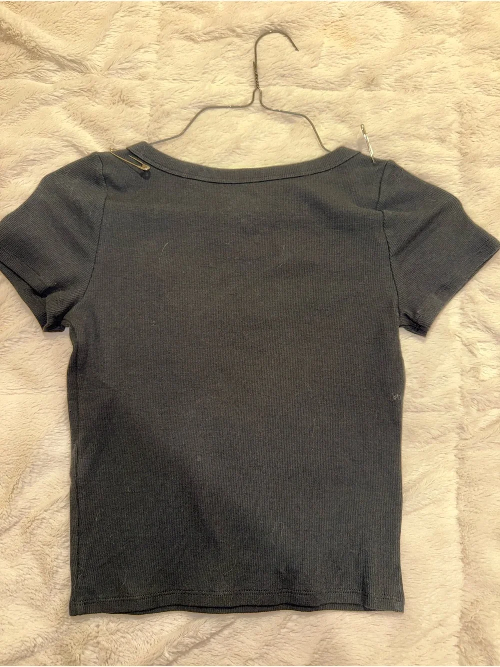 Hollister Women's Scoop Neck Short Sleeve crop top - Picture 3 of 3